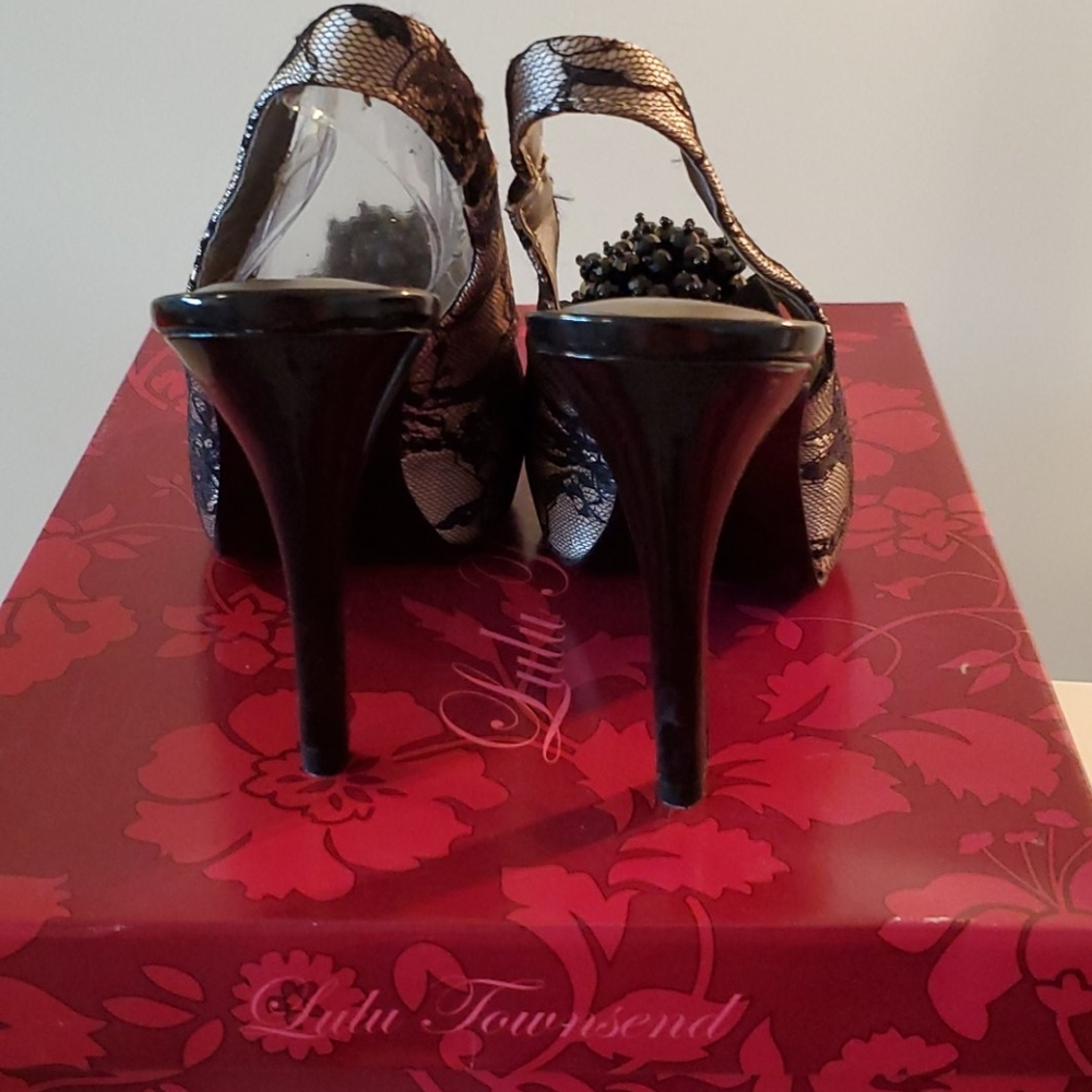 Shoes - Picture 4 of 5